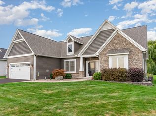 619 Pine Lakes Trl, Webster, NY 14580