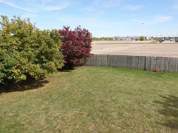5th image of 2735 Montague Dr