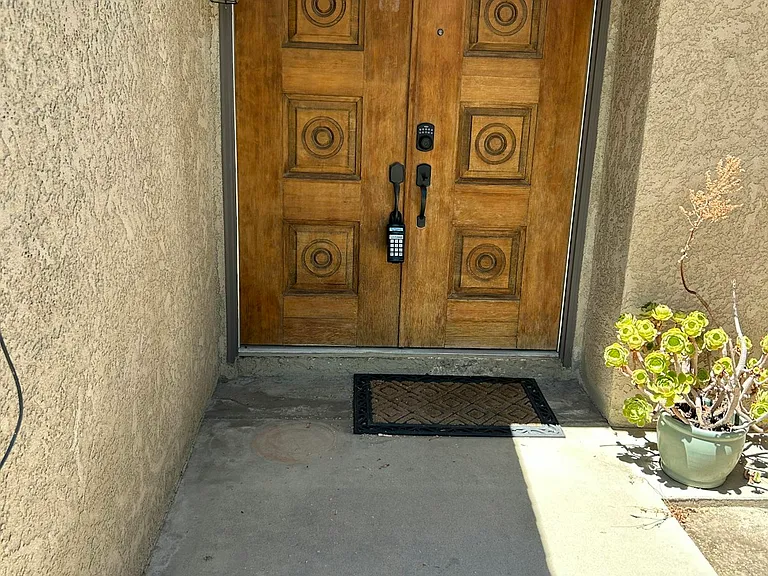 120 W Magnolia Ave — Photo 2