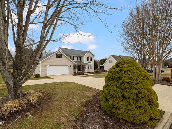 2nd image of 204 Wiltshire Dr