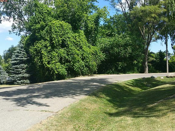 5th image of 345 Lansing Dr