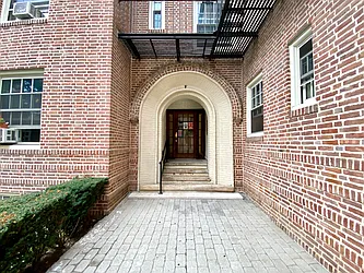 Rented by R New York