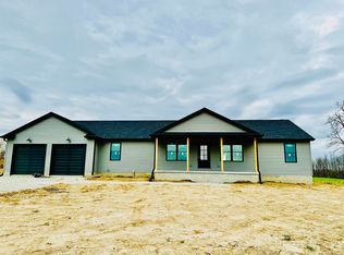 101 Creek Side Dr, Heltonville, IN 47436