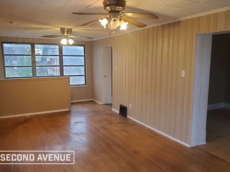 401 N Douglas Ave — Photo 3