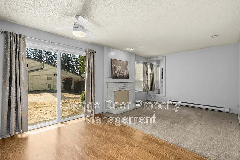 2 bed, 2.0 bath, 887 sqft, $2,400 — Photo 2
