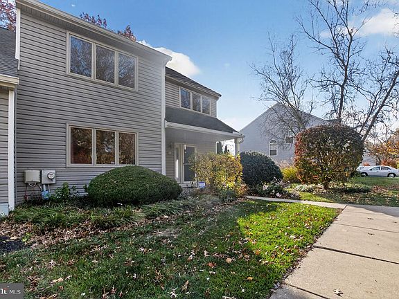 5th image of 63 Yellowwood Dr