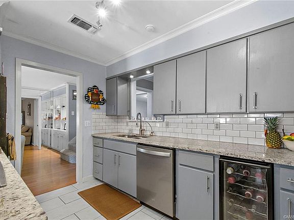 3rd image of 633 Ashbourne Dr
