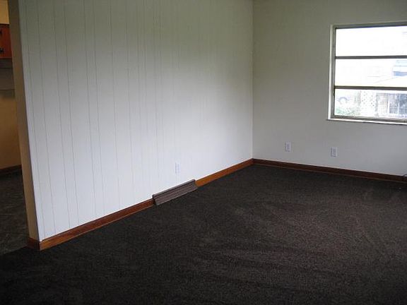 3rd image of 133 Caddell St