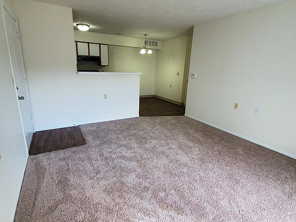 4th image of 6036 Applegrove Ln