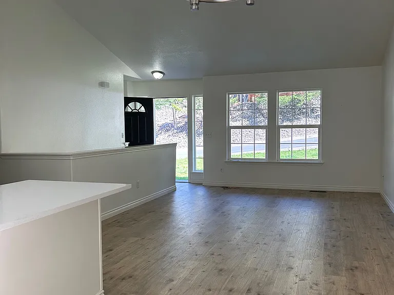 148 Cedar Falls Dr — Photo 2