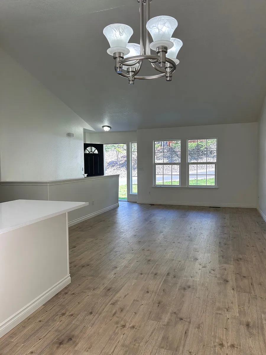 Building Photo - 148 Cedar Falls Dr
