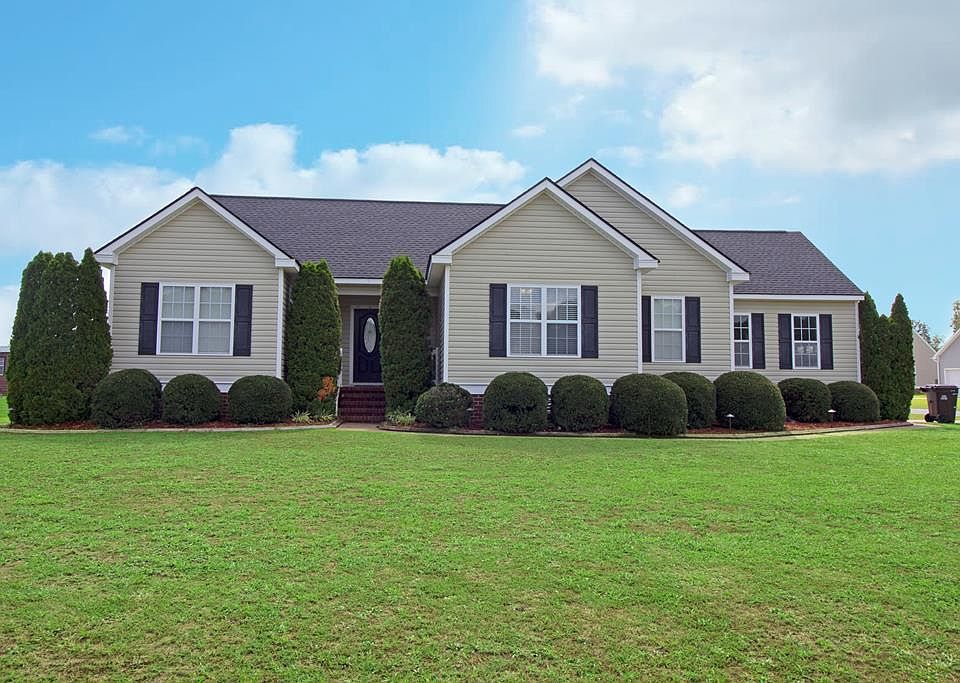 1st image of 200 Towbridge Ln