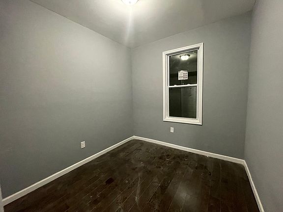 3rd image of 409 Marshall St Floor 1