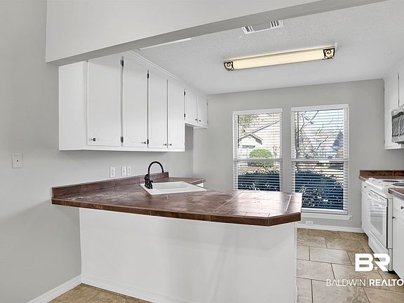 2nd image of 389 Clubhouse Dr APT Y3
