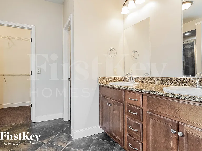 5179 Meadow Lake Cir — Photo 10