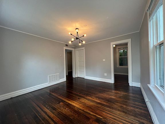 3rd image of 2314 W Winnemac Ave APT 1R