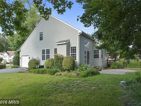 Side Drive and Rear Patio