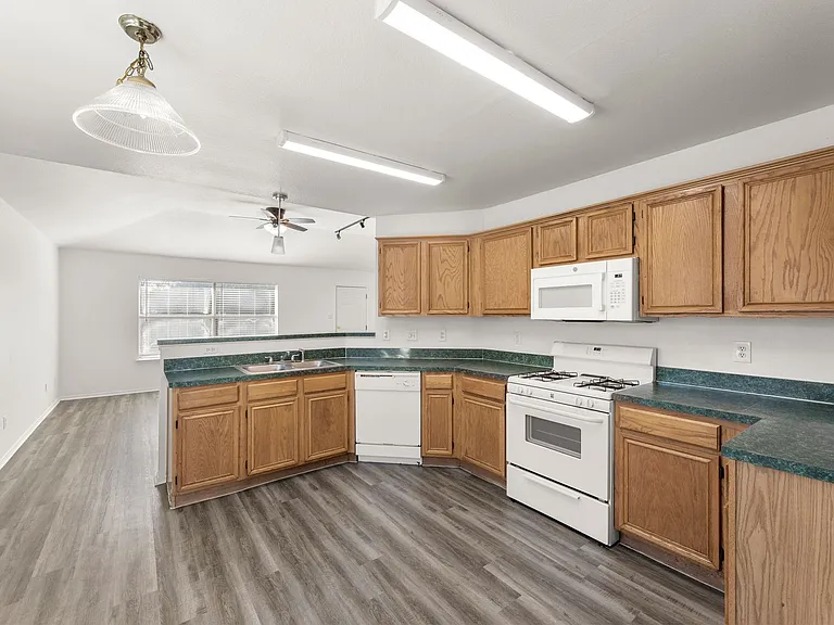 3709 Martha Ln — Photo 9