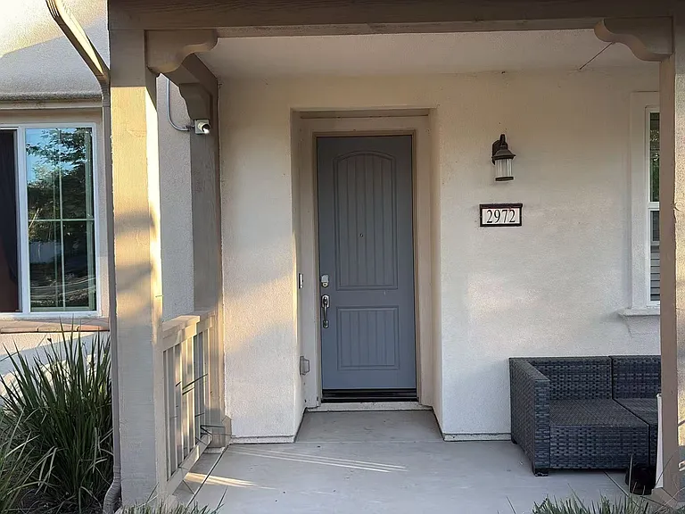 2972 E La Avenida Dr — Photo 2