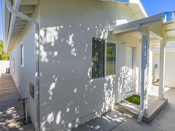 2nd image of 3410 S Woodland Pl #2