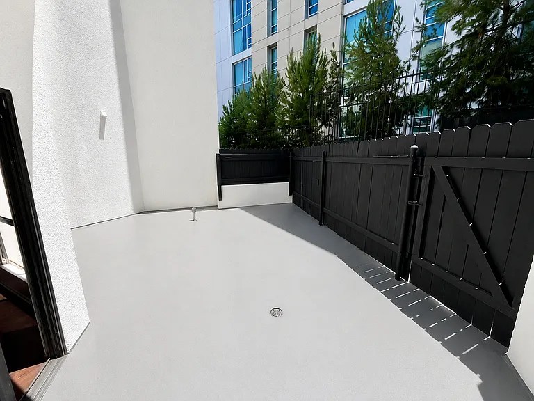 747 Gayley Ave — Photo 52