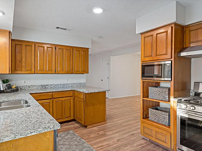 2906 Country Place Ct — Photo 8
