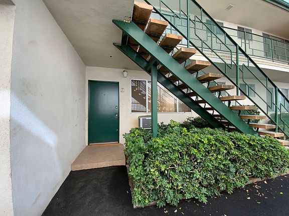 3rd image of 4458 Woodman Ave #5