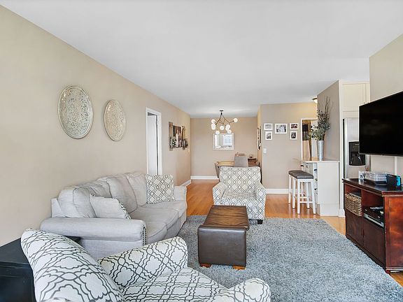 4th image of 5800 Arlington Ave APT 11J