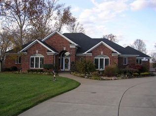 208 W Springmill Dr, Shepherdsville, KY 40165