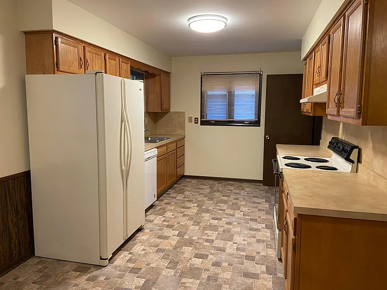 880 Church St — Photo 3