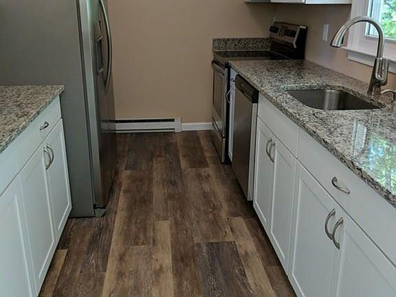 5th image of 70 Crestwood Dr