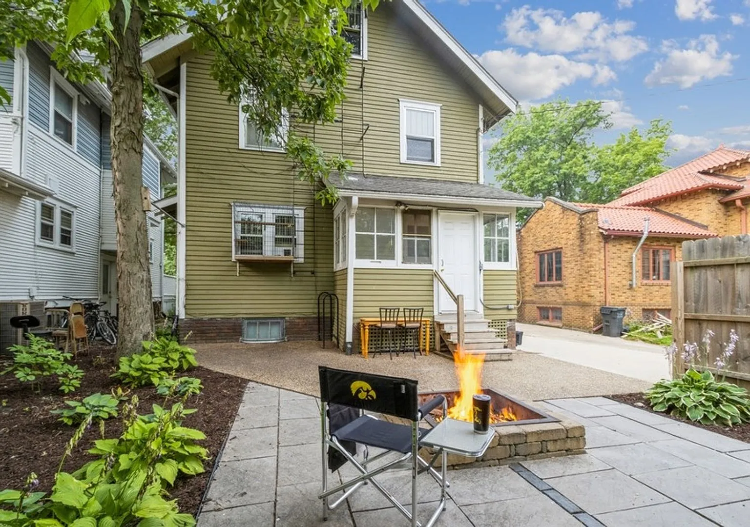 728 E College St — Photo 2