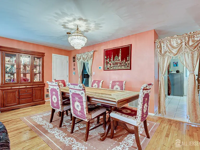 7 Buttonwood Dr — Photo 8