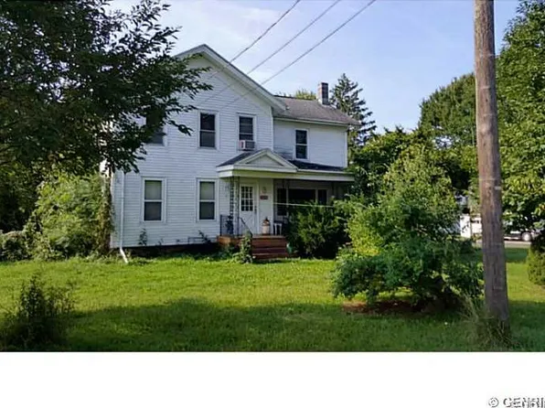 10694 School St, North Rose, NY 14516