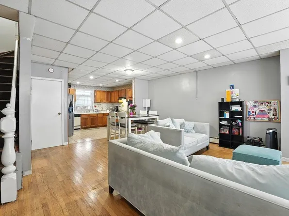 163 Lincoln Street image 3 of 27