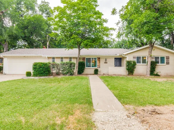 416 Arcadia St, Hurst, TX 76053