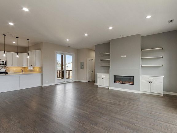 4th image of 3434-3440 N Elston Ave #201