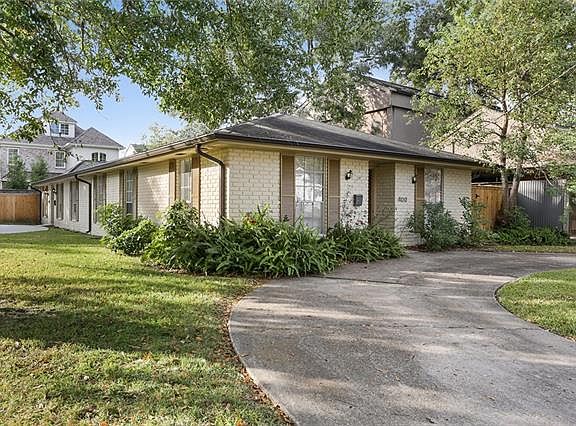 2nd image of 400 Elmeer Ave