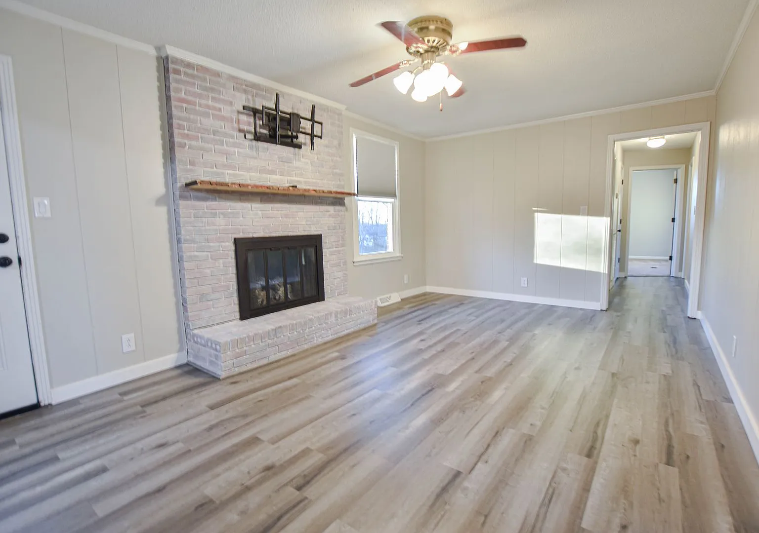 Pet Friendly Three Bedroom with Basement! — Photo 4