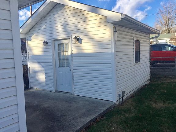 5th image of 206 Miller Ave