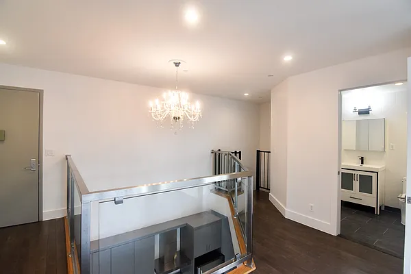 Rented by The Agency | media 31