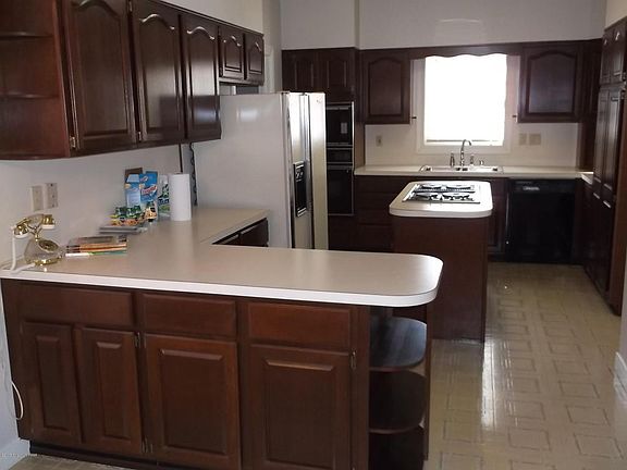 3rd image of 2825 Oak View Ln