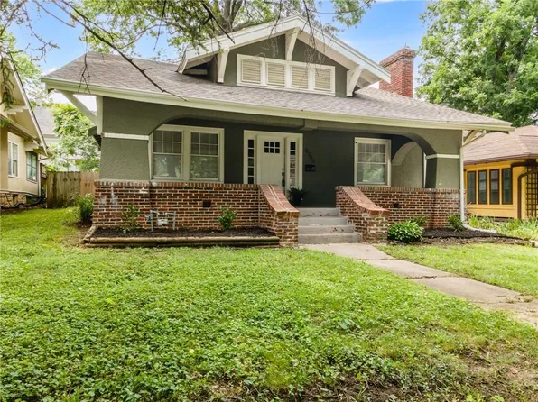 5740 Oak St, Kansas City, MO 64113