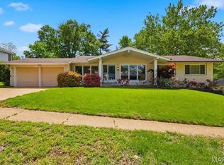 814 Phaeton Dr, Ballwin, MO 63021