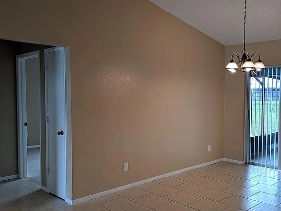 3rd image of 3320 Barnsdale Dr APT B