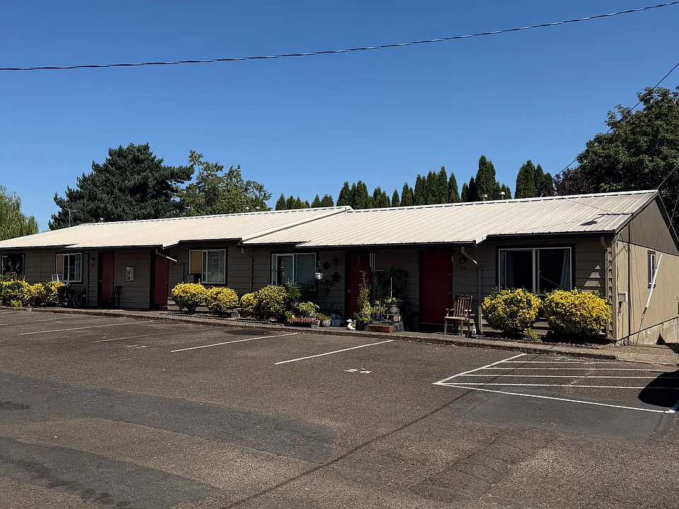 Pinewood Apartments