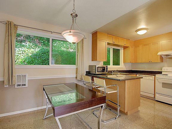 4th image of 2945 76th Ave SE