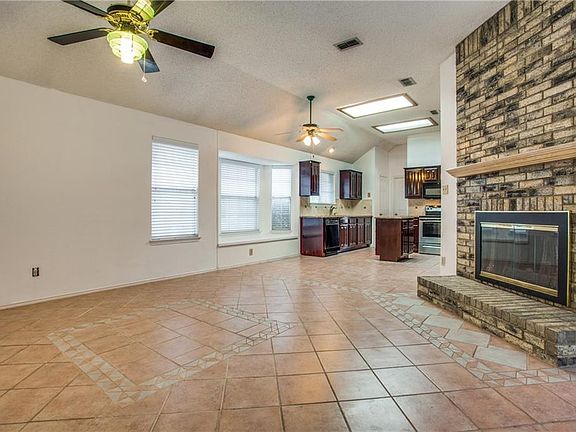 4th image of 1615 Palisades Dr