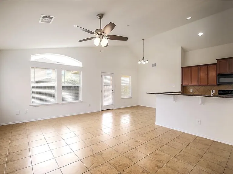137 Langtry Ln — Photo 6