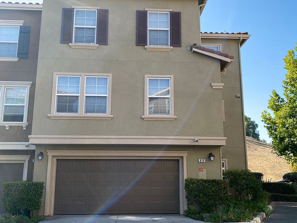 1st image of 819 Batista Dr